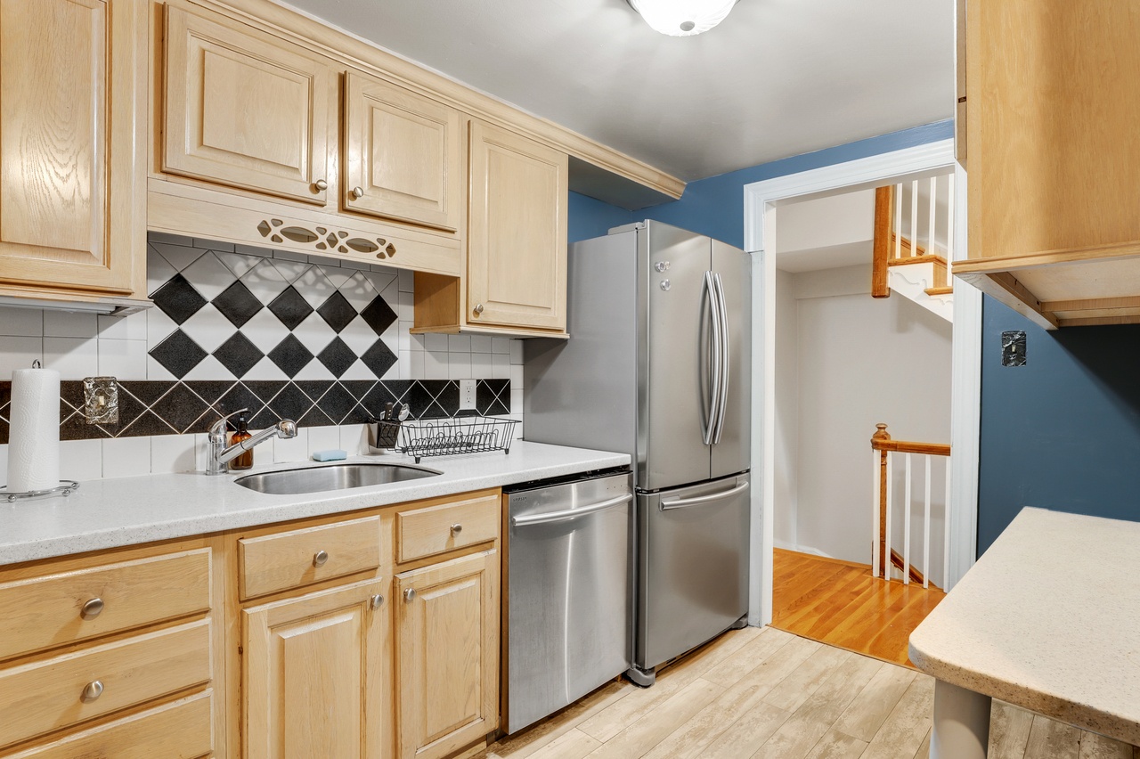 a room in Southwest Waterfront photo 8