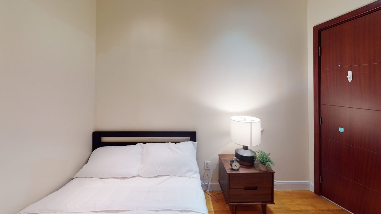 a room in Morningside Heights photo 2