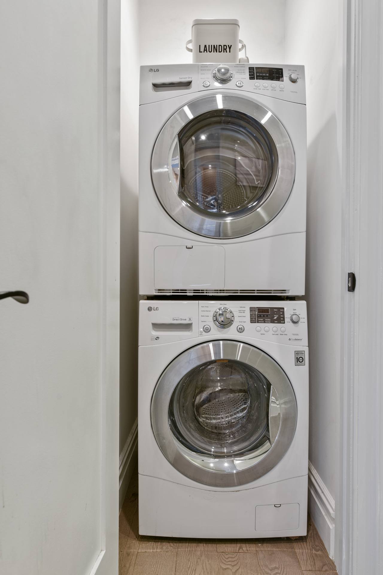 a room in East Village photo 9