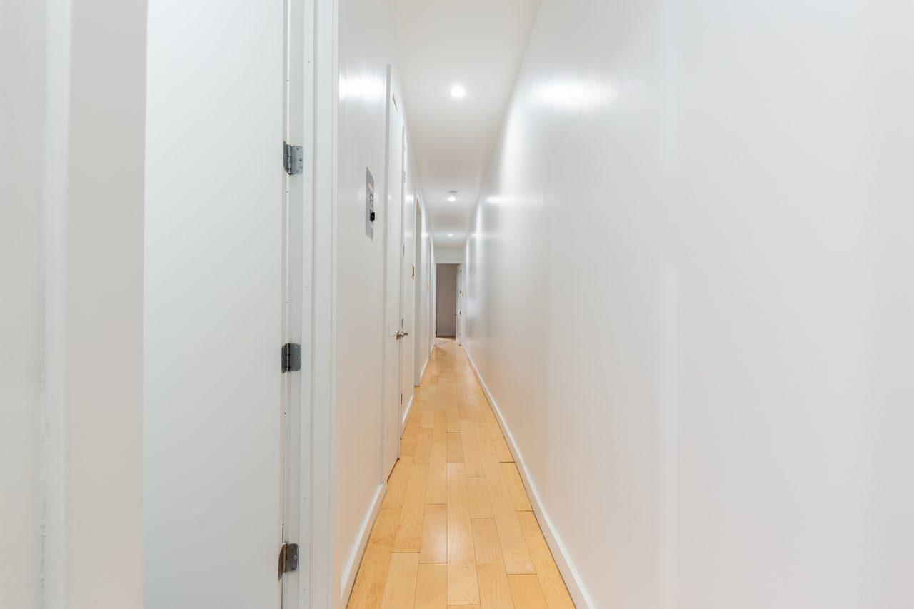 a room in Bedford-Stuyvesant photo 9