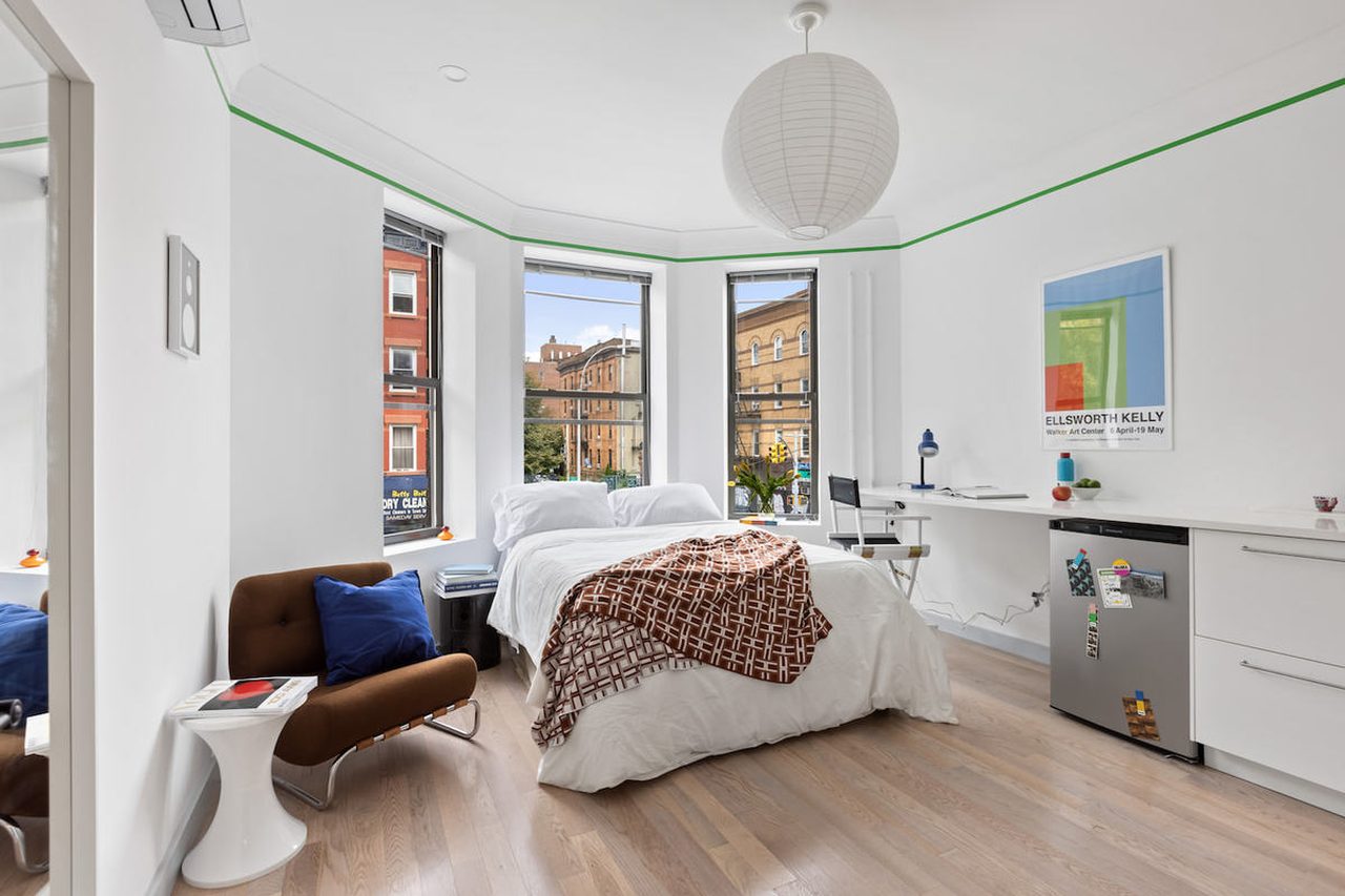 a room in Bedford-Stuyvesant photo 2