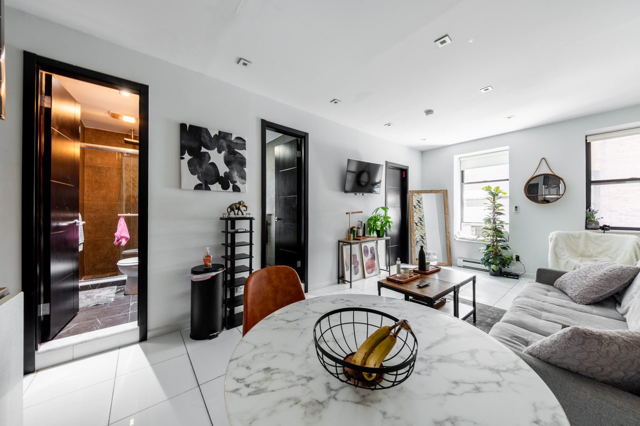 a room in Morningside Heights photo 5