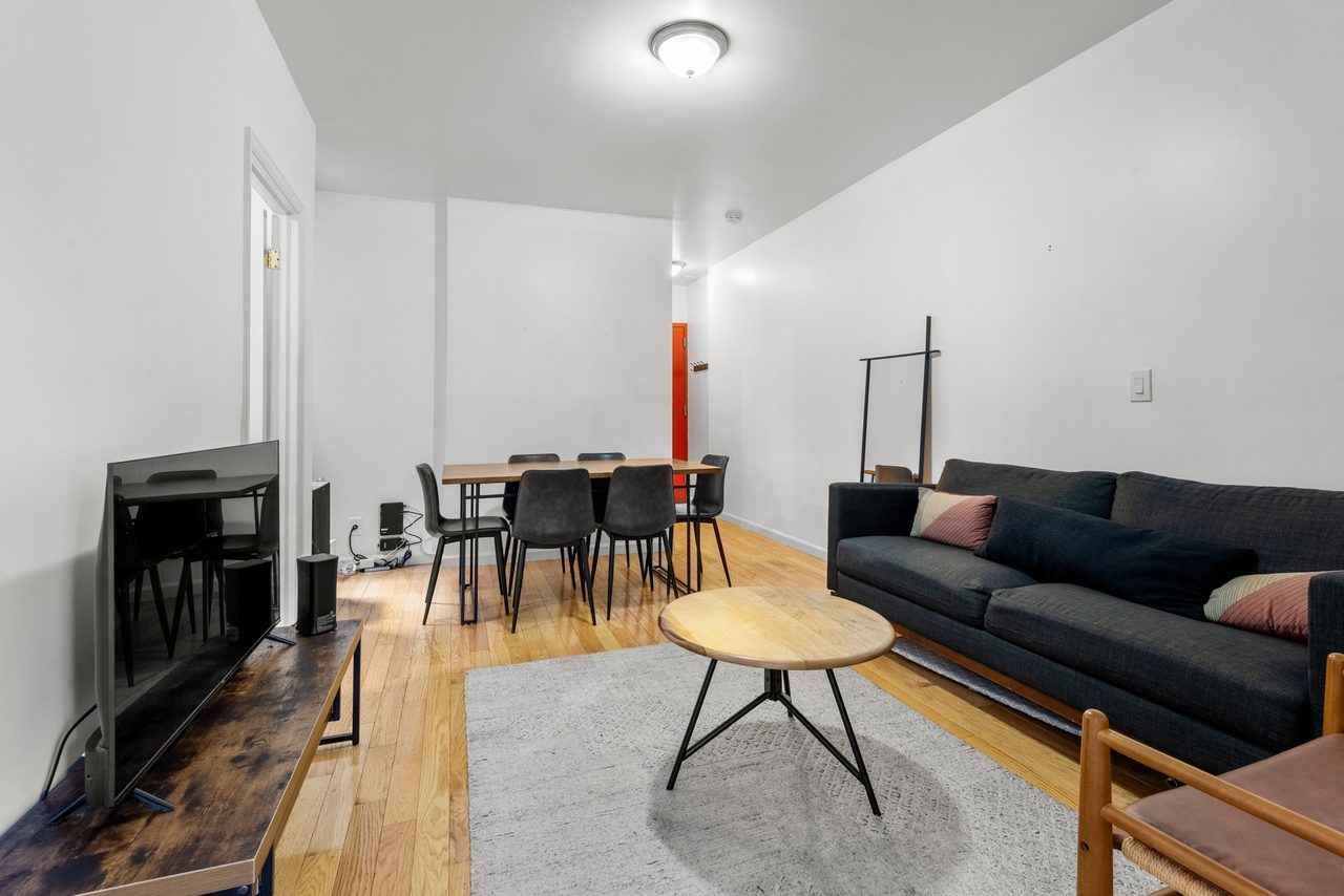 a room in Chinatown photo 4