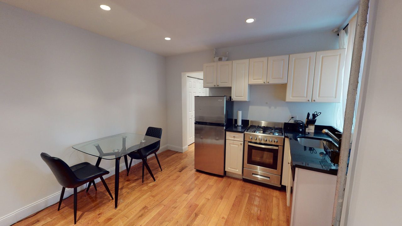 a room in East Harlem photo 3