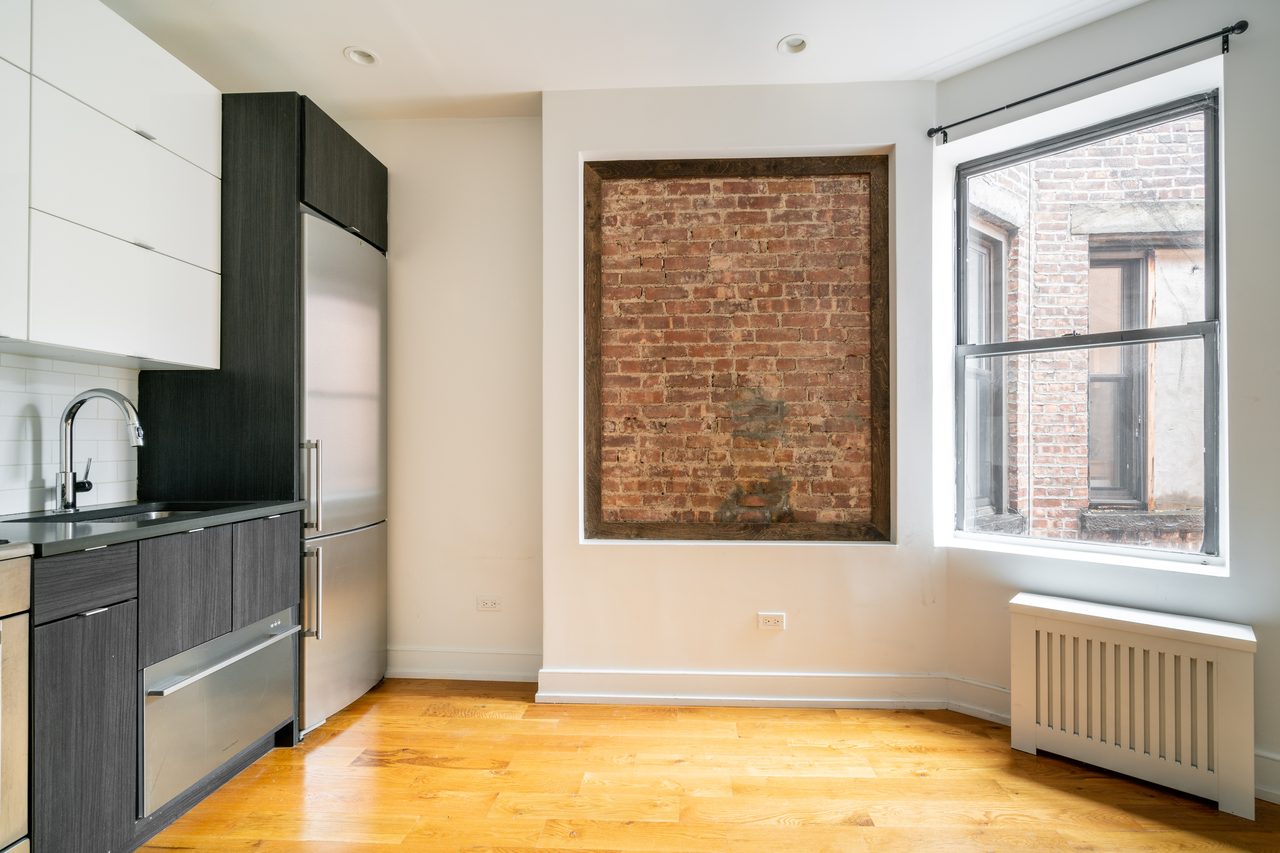 a room in East Village photo 6
