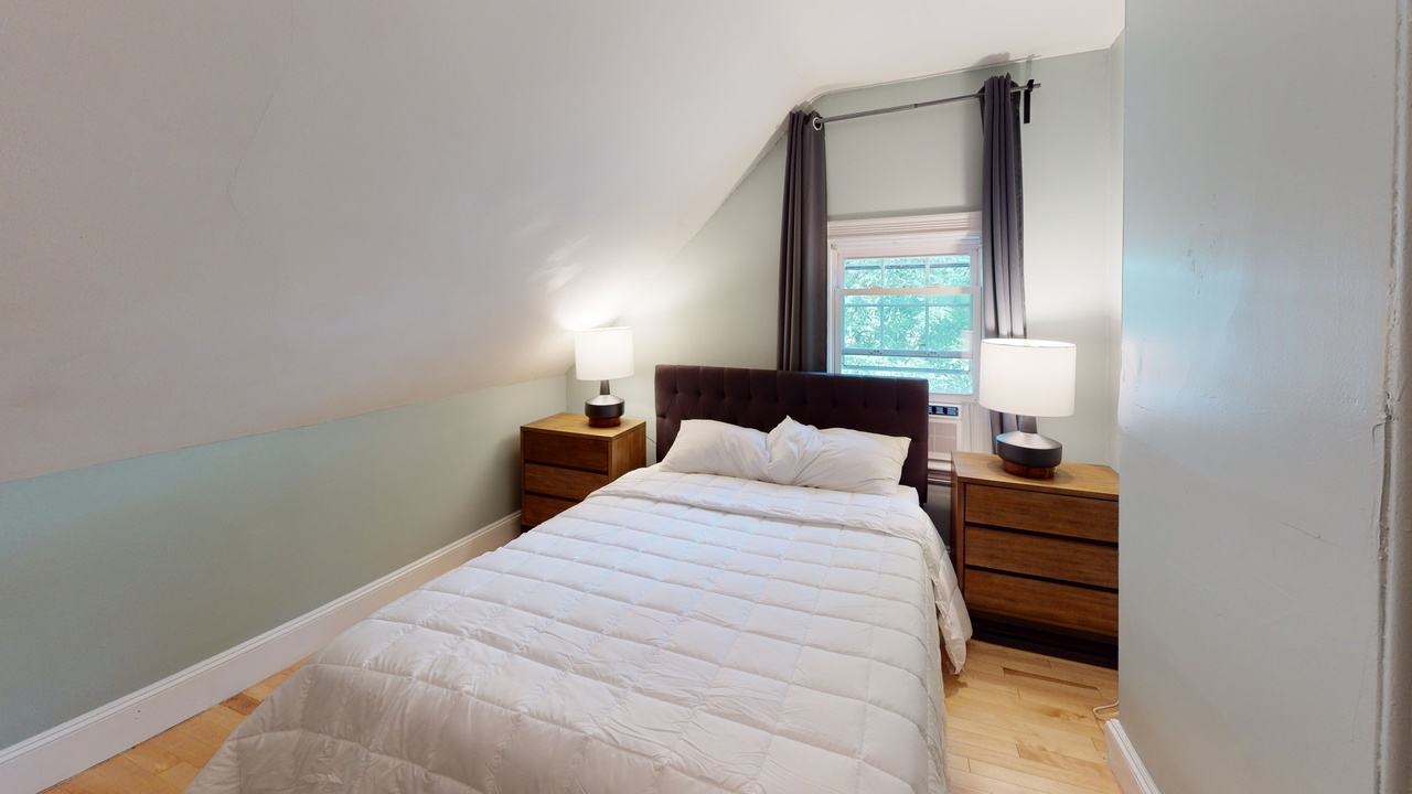 a room in Riverside photo 3