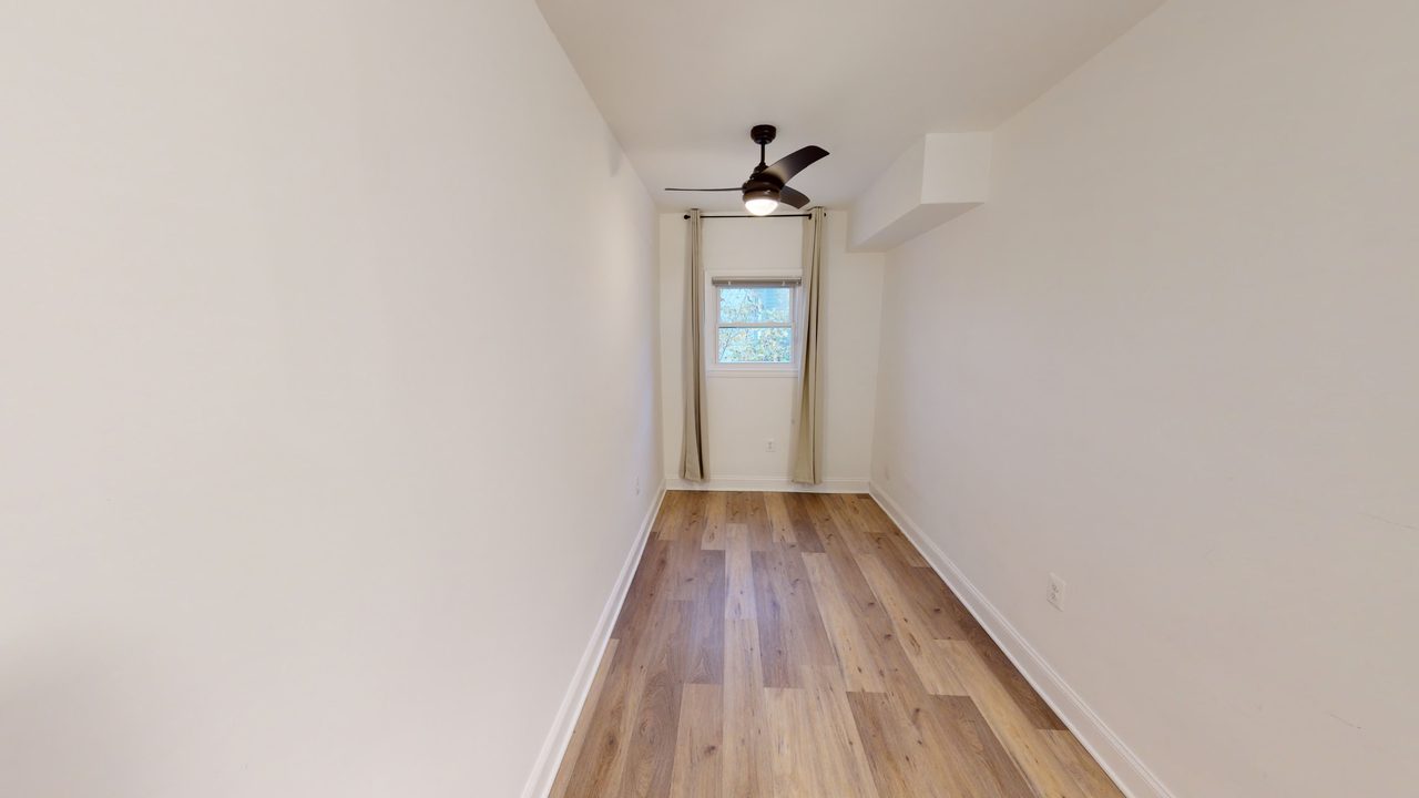 a room in Northeast Washington photo 4