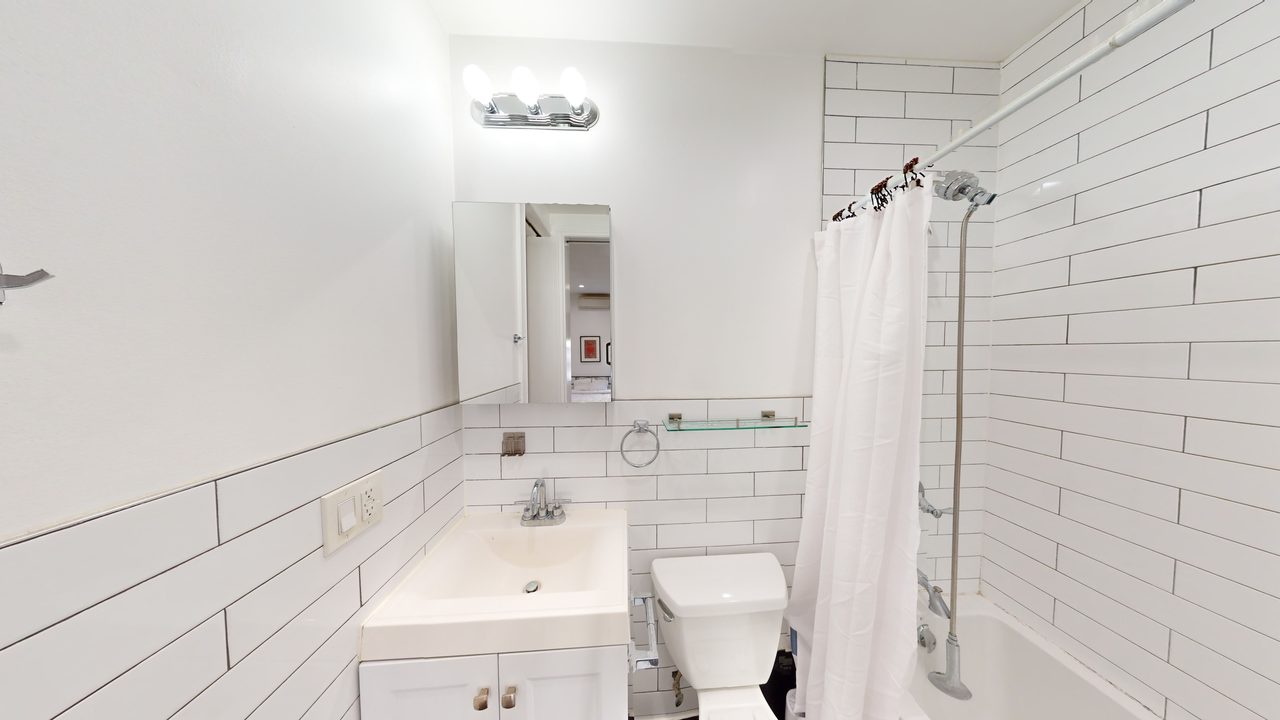 a room in Greenpoint photo 5