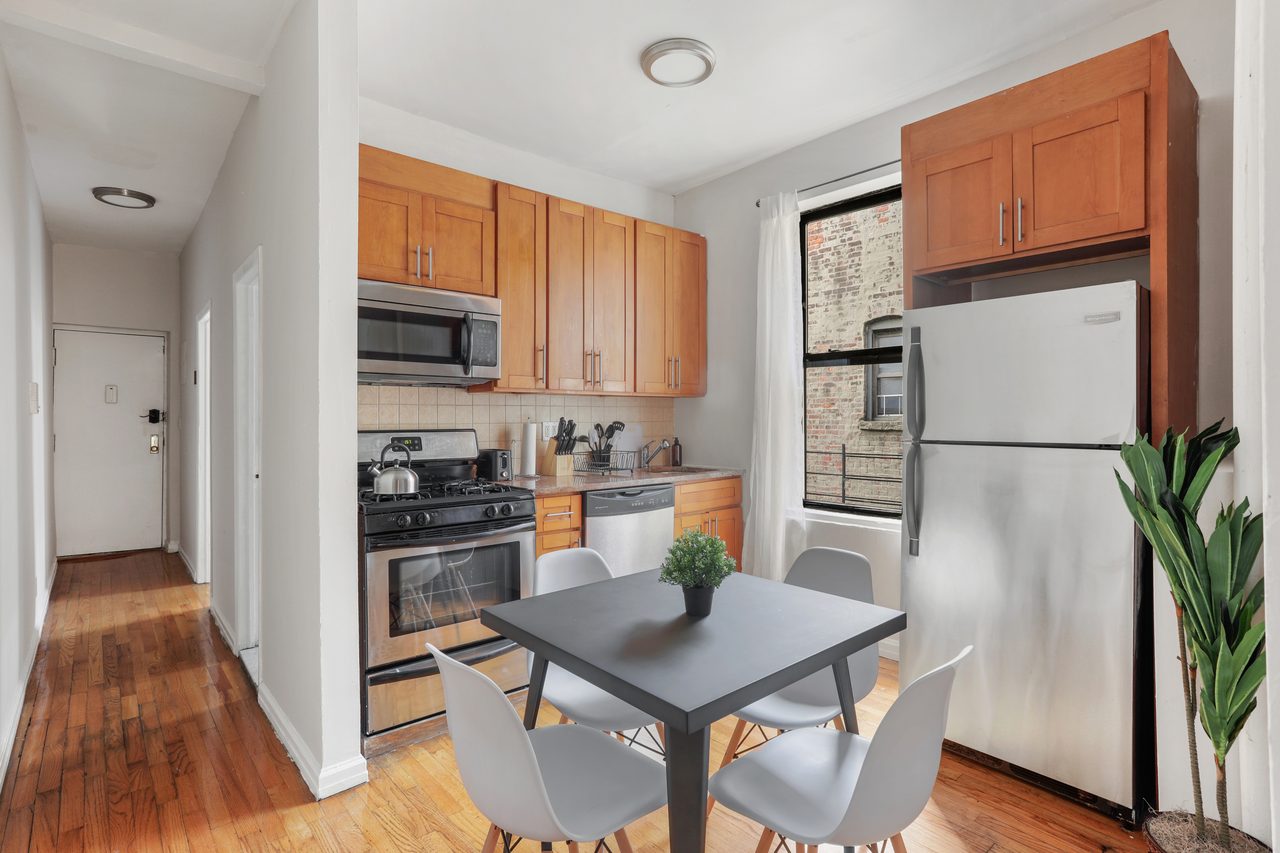 a room in Morningside Heights photo 3