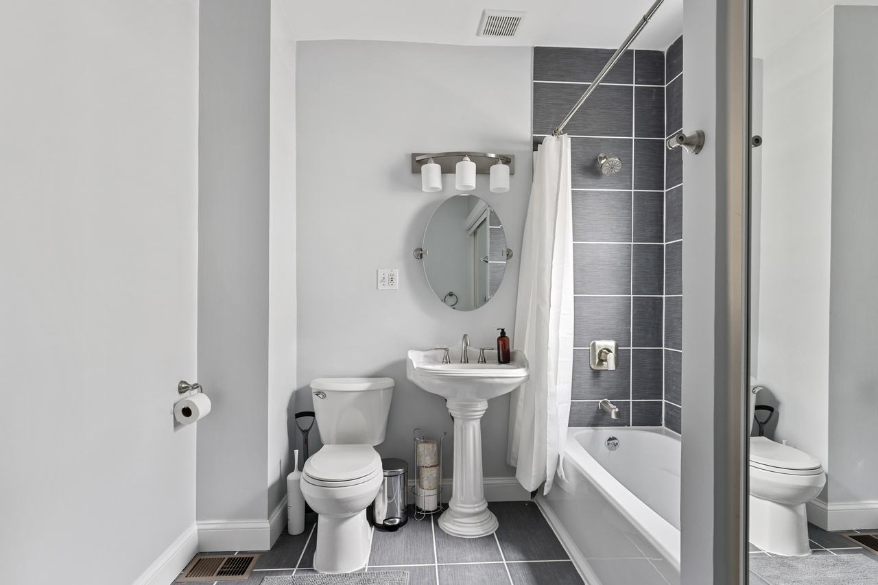 a room in Dorchester photo 6