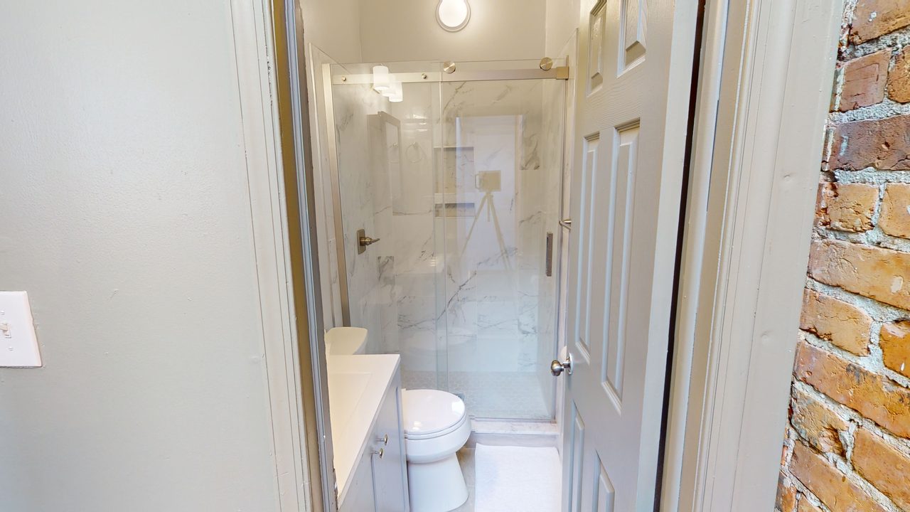 a room in Northwest Washington photo 6