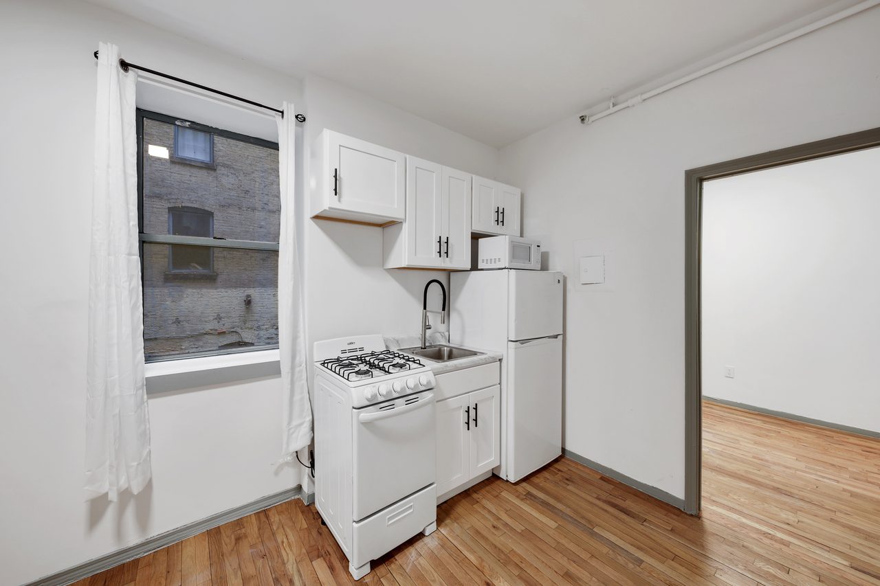 a room in Lincoln Square photo 2