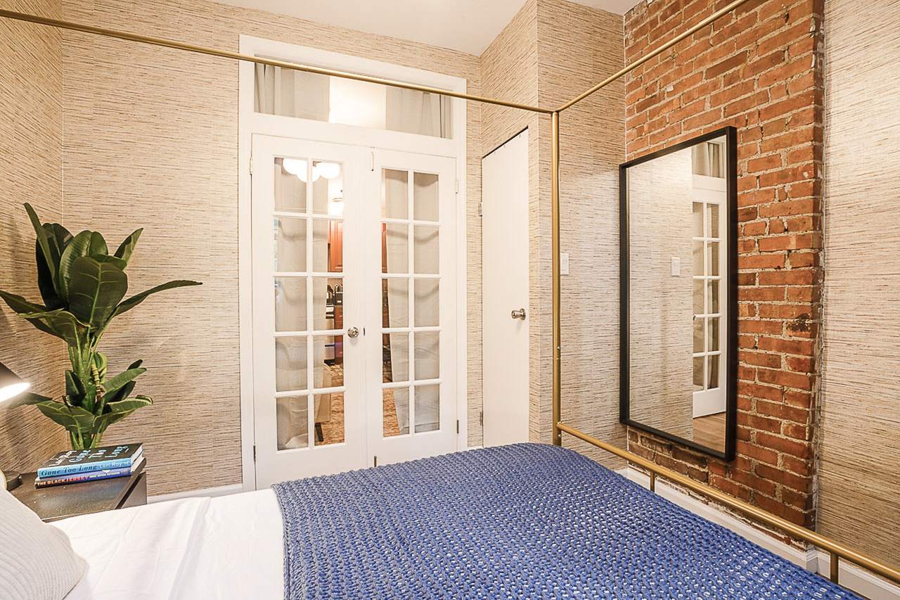 a room in Theater District photo 7
