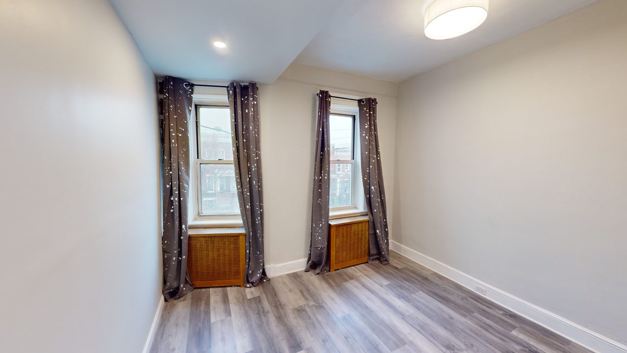 a room in Flushing photo 2