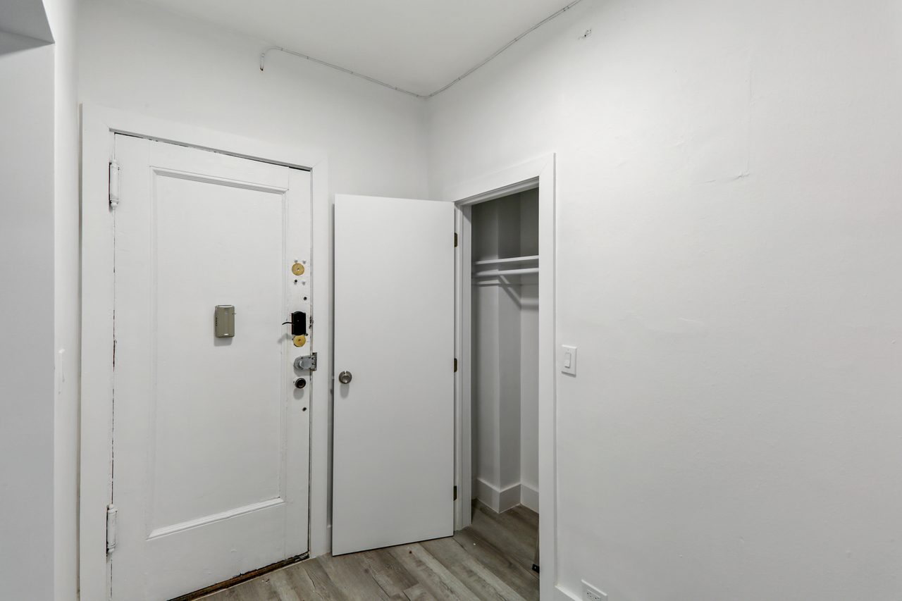 a room in Hamilton Heights photo 6
