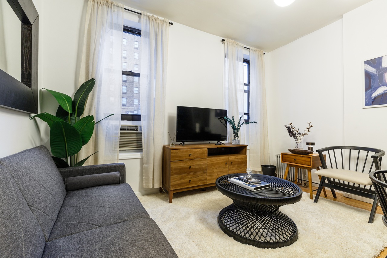 a room in Hell's Kitchen photo 4