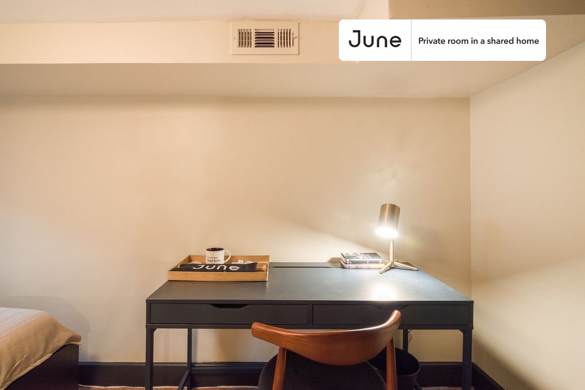 a room in Northwest Washington photo 2