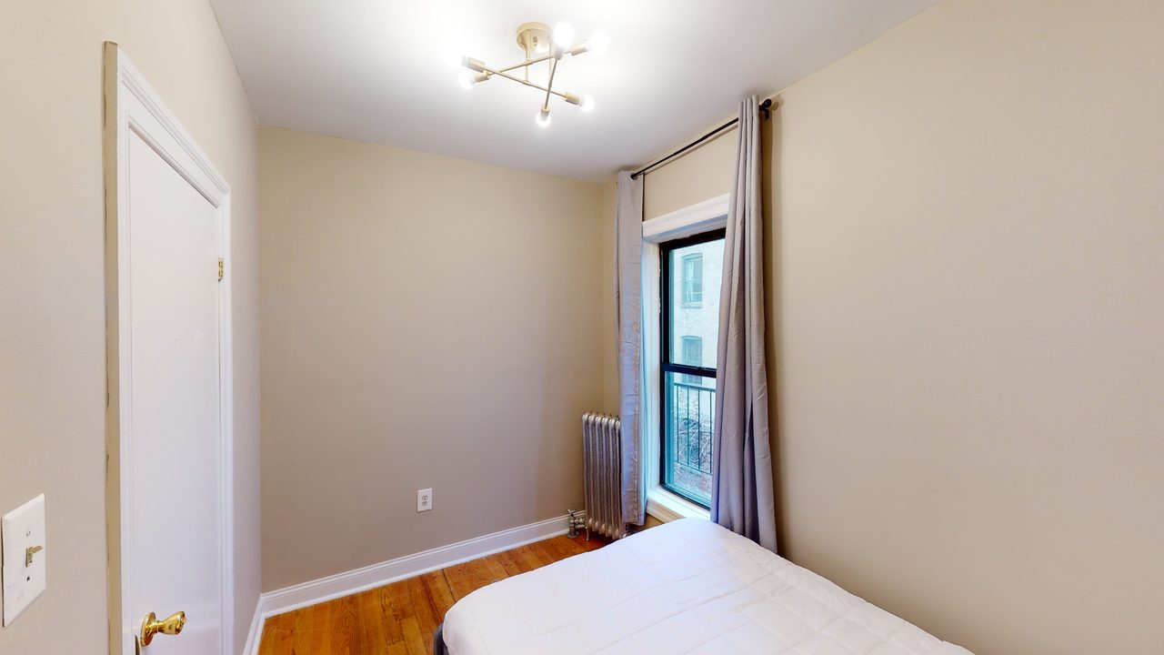 a room in Crown Heights photo 6