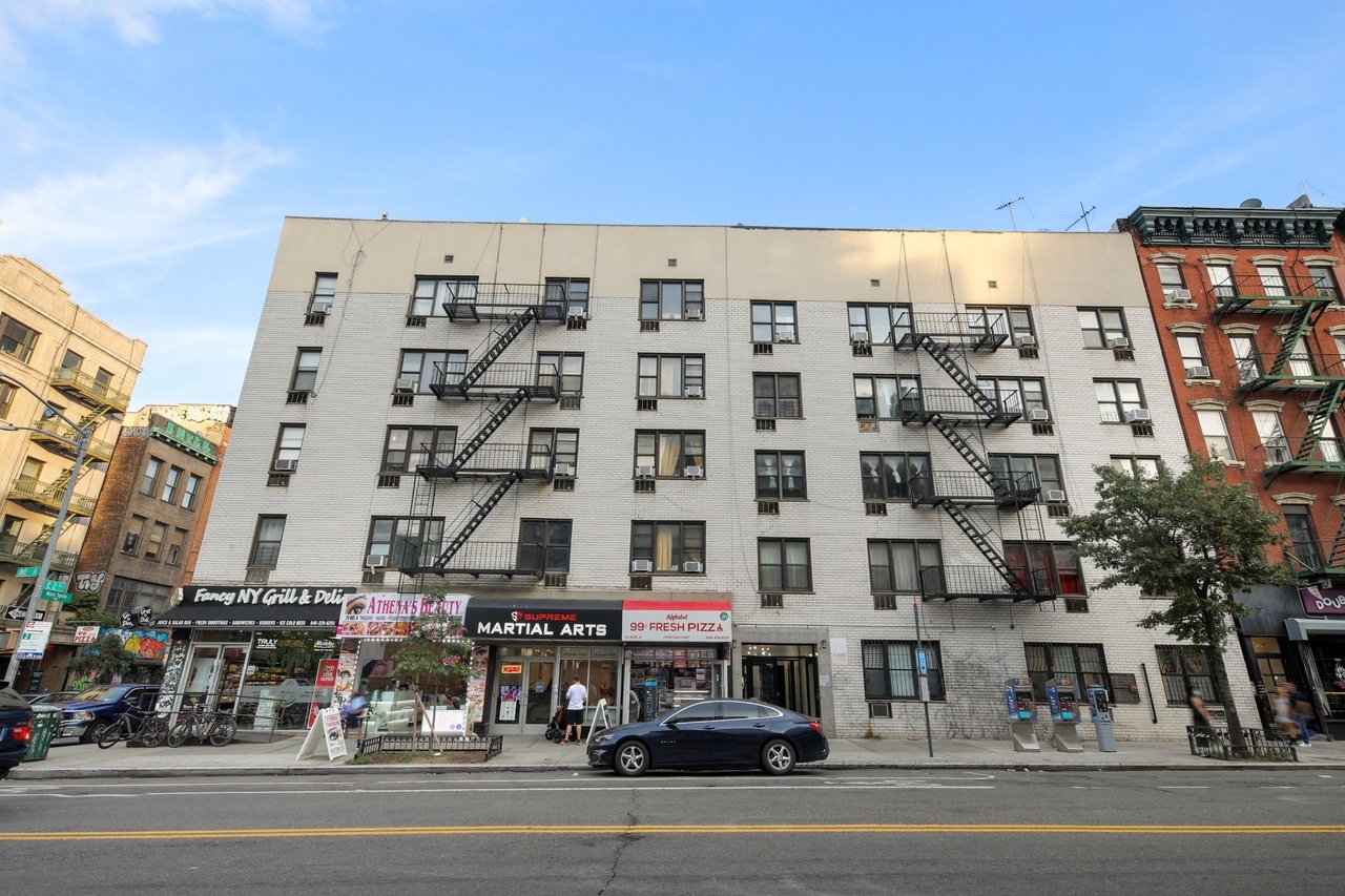 a room in East Village photo 7