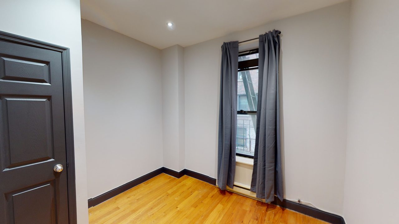 a room in Manhattanville photo 3