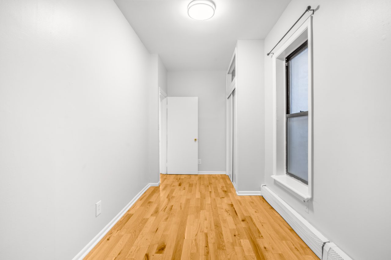 a room in Clinton Hill photo 4
