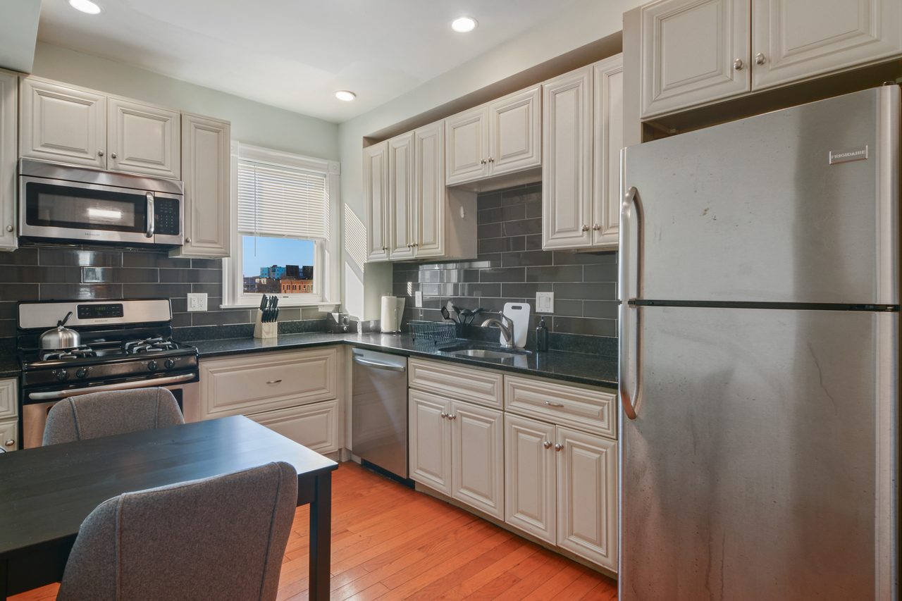 a room in Allston photo 4