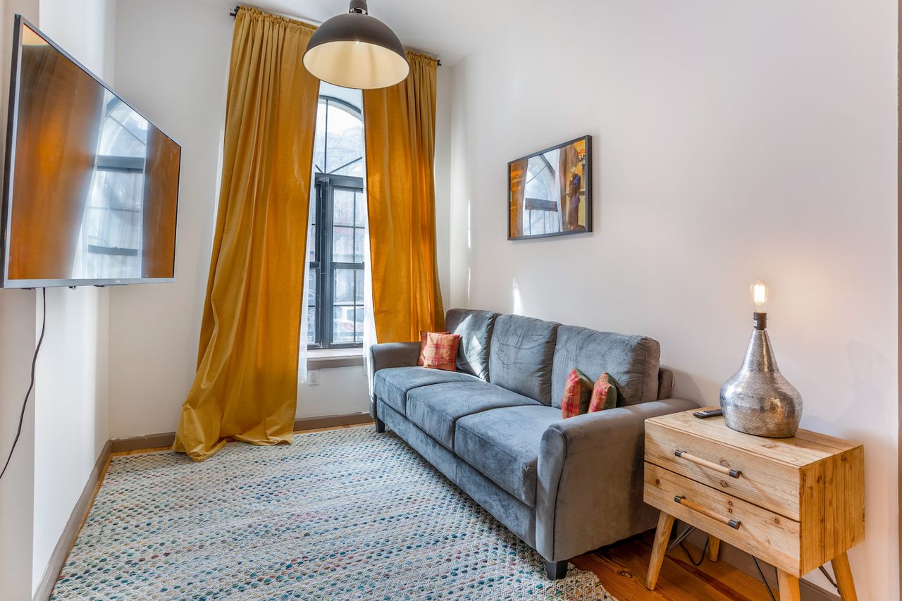 a room in Hamilton Heights photo 3