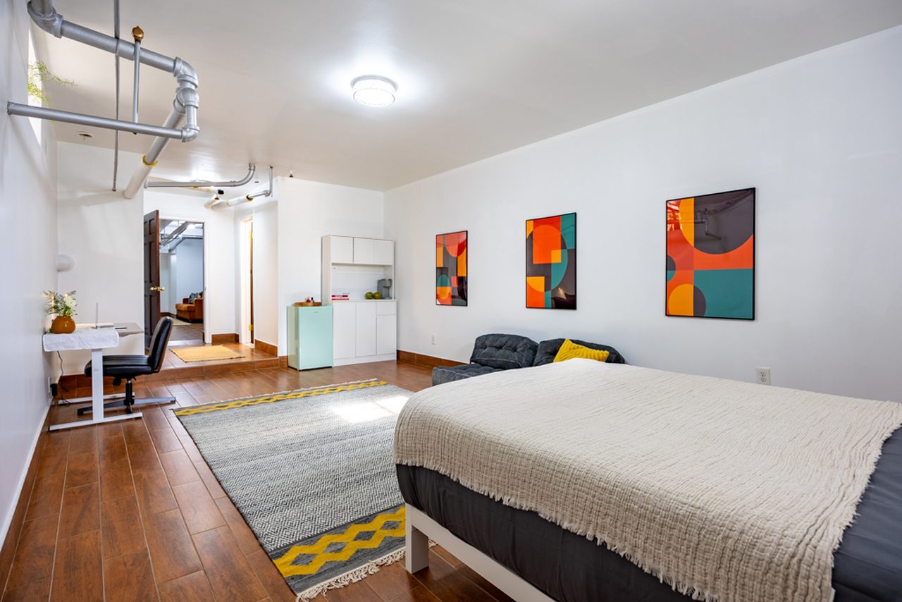 a room in Central Park North photo 3