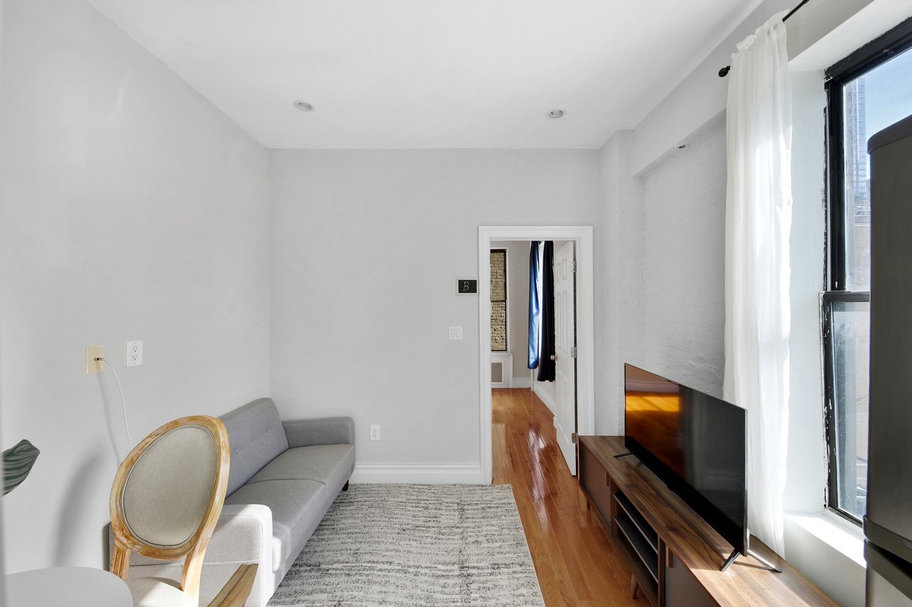 a room in Hell's Kitchen photo 6