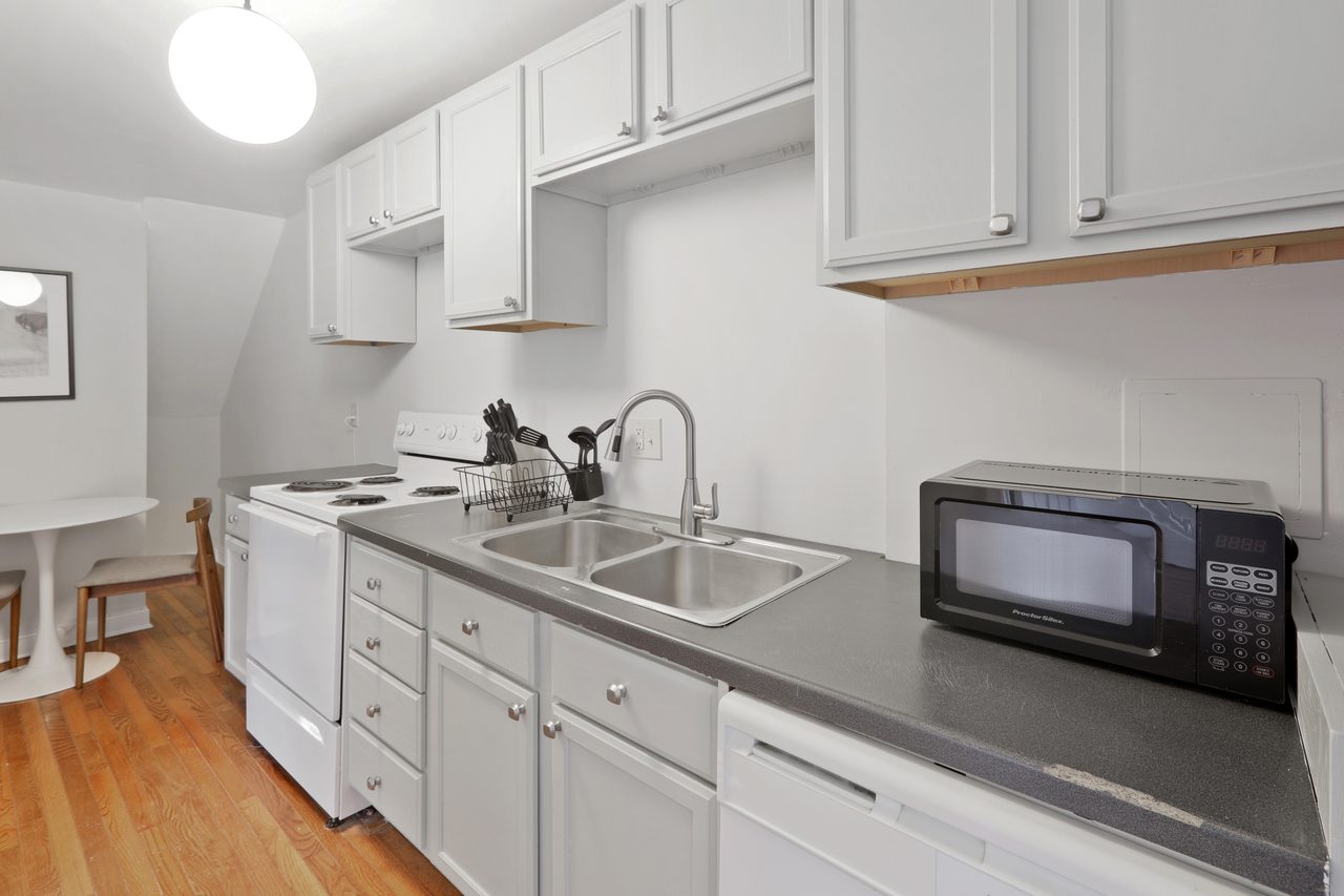 a room in Northeast Washington photo 8