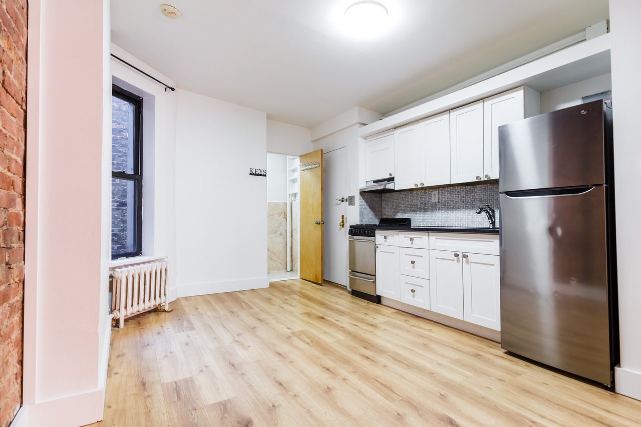 a room in Hell's Kitchen photo 4