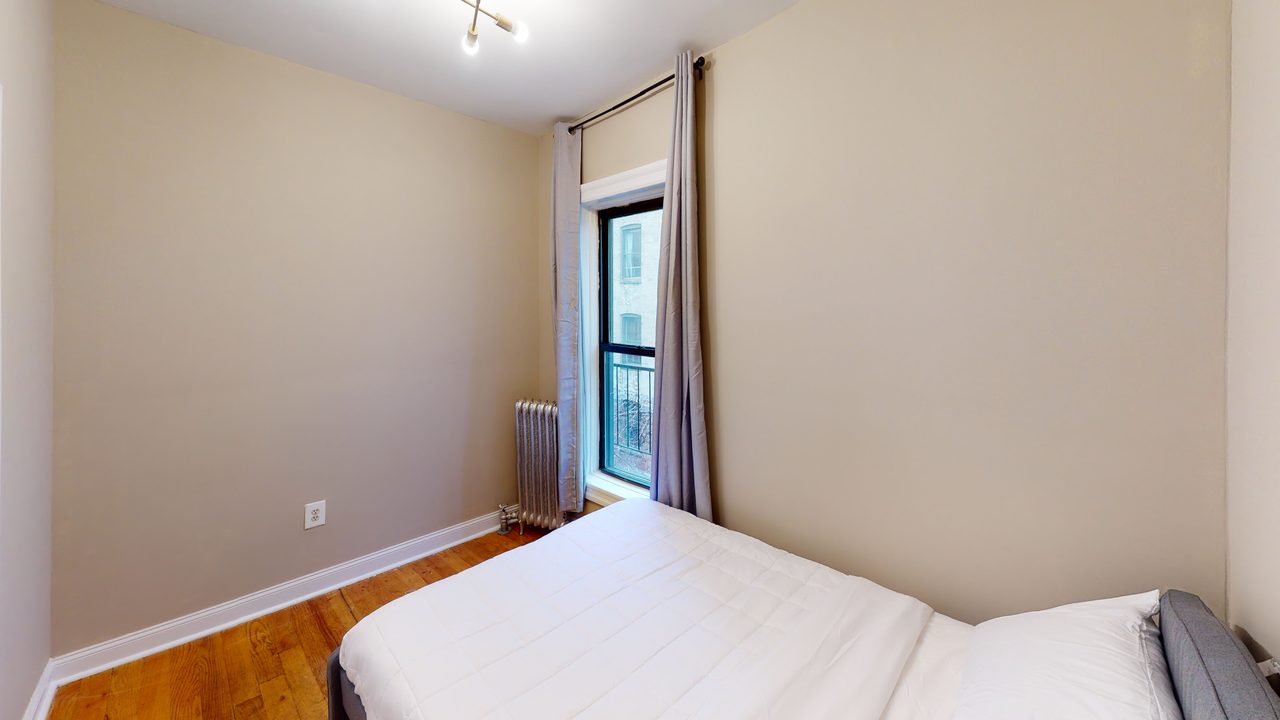 a room in Crown Heights photo 3