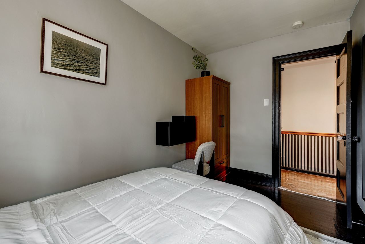 a room in Northwest Washington photo 2