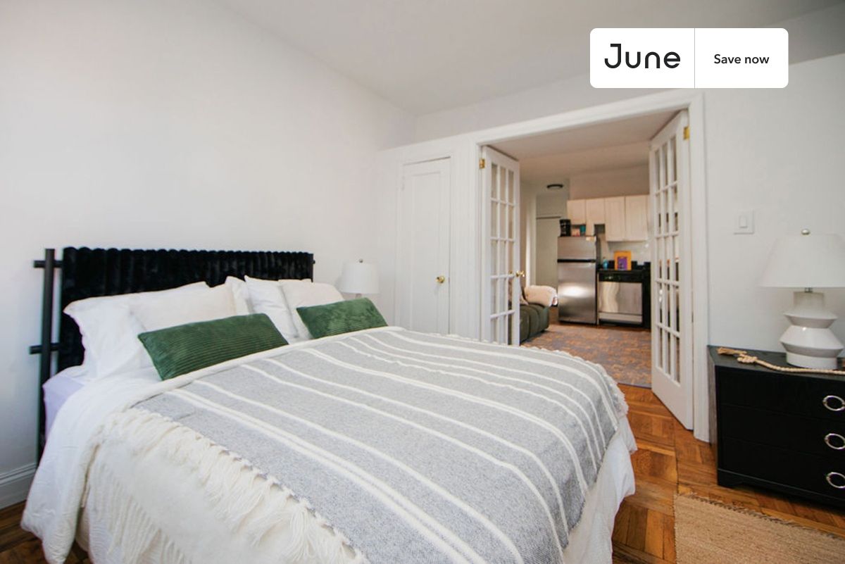 a room in East Village photo 7
