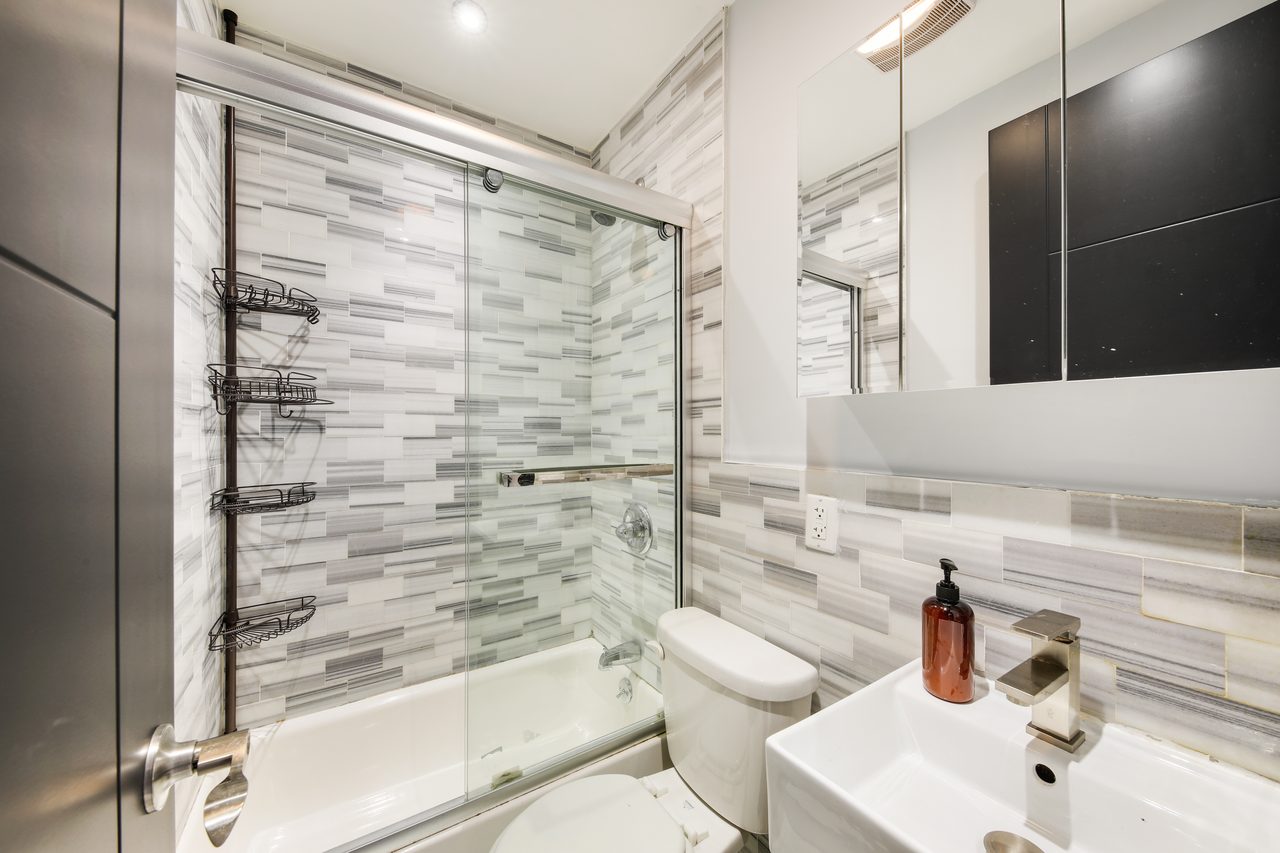 a room in Morningside Heights photo 9