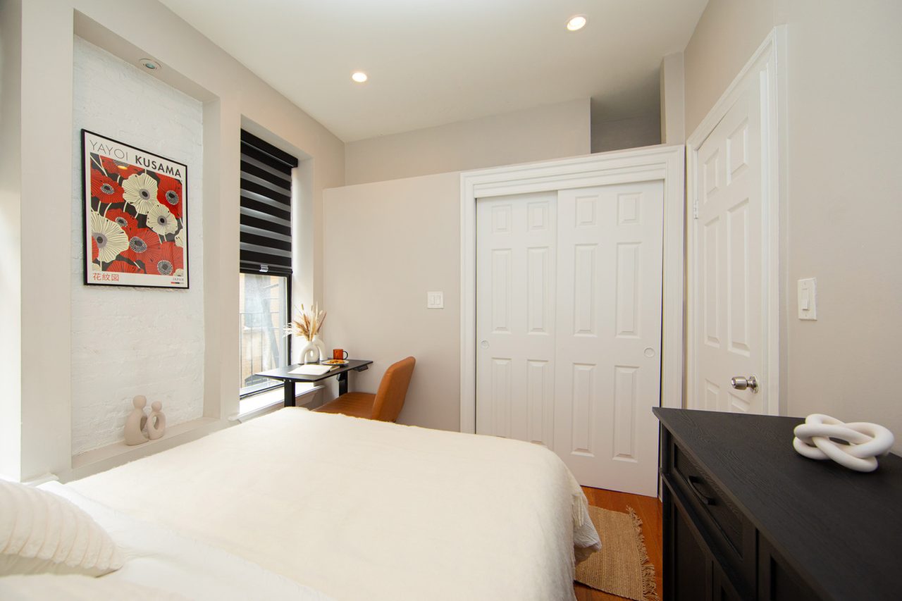a room in Hell's Kitchen photo 7