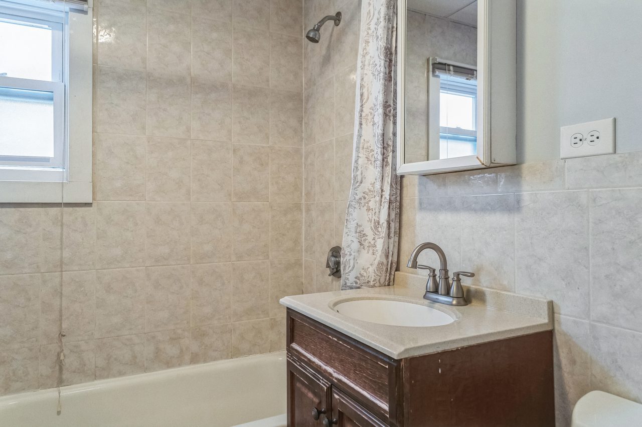 a room in Ward Two photo 9