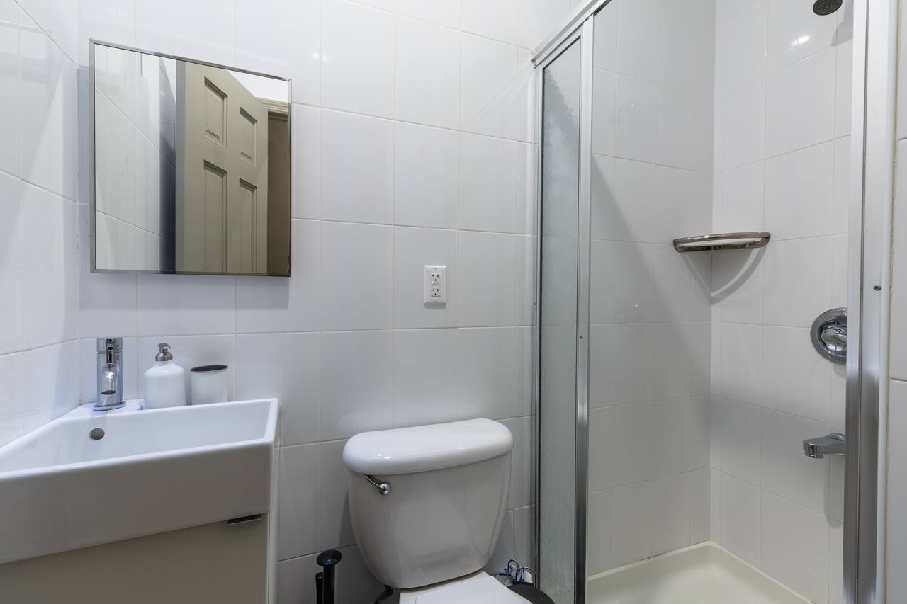 a room in Sutton Place photo 6