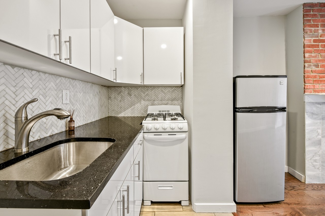 a room in East Village photo 4