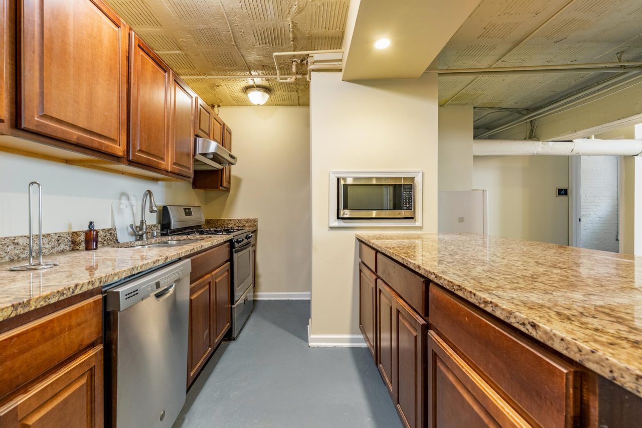 a room in Northwest Washington photo 5