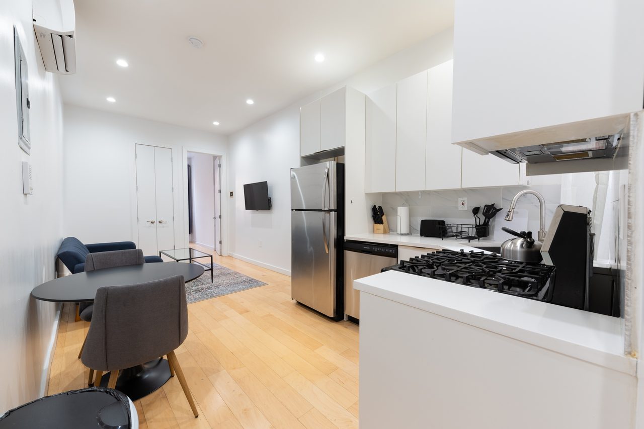 a room in Bedford-Stuyvesant photo 2