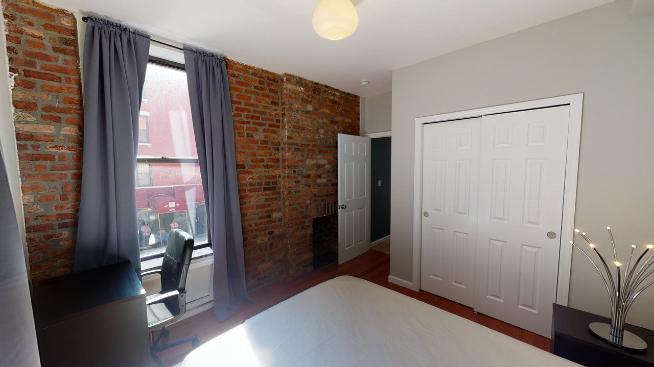 a room in East Harlem photo 3