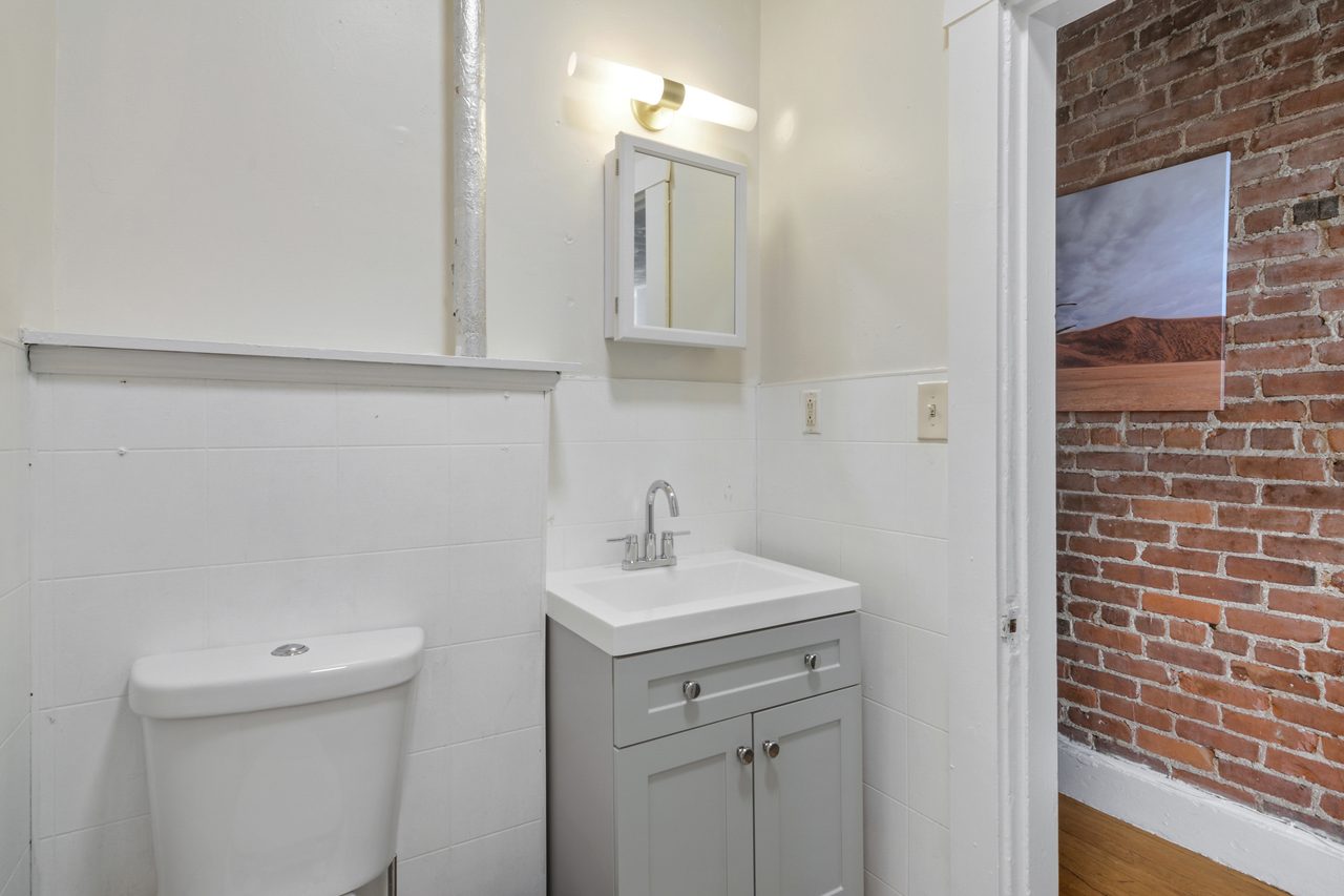 a room in Allston photo 3