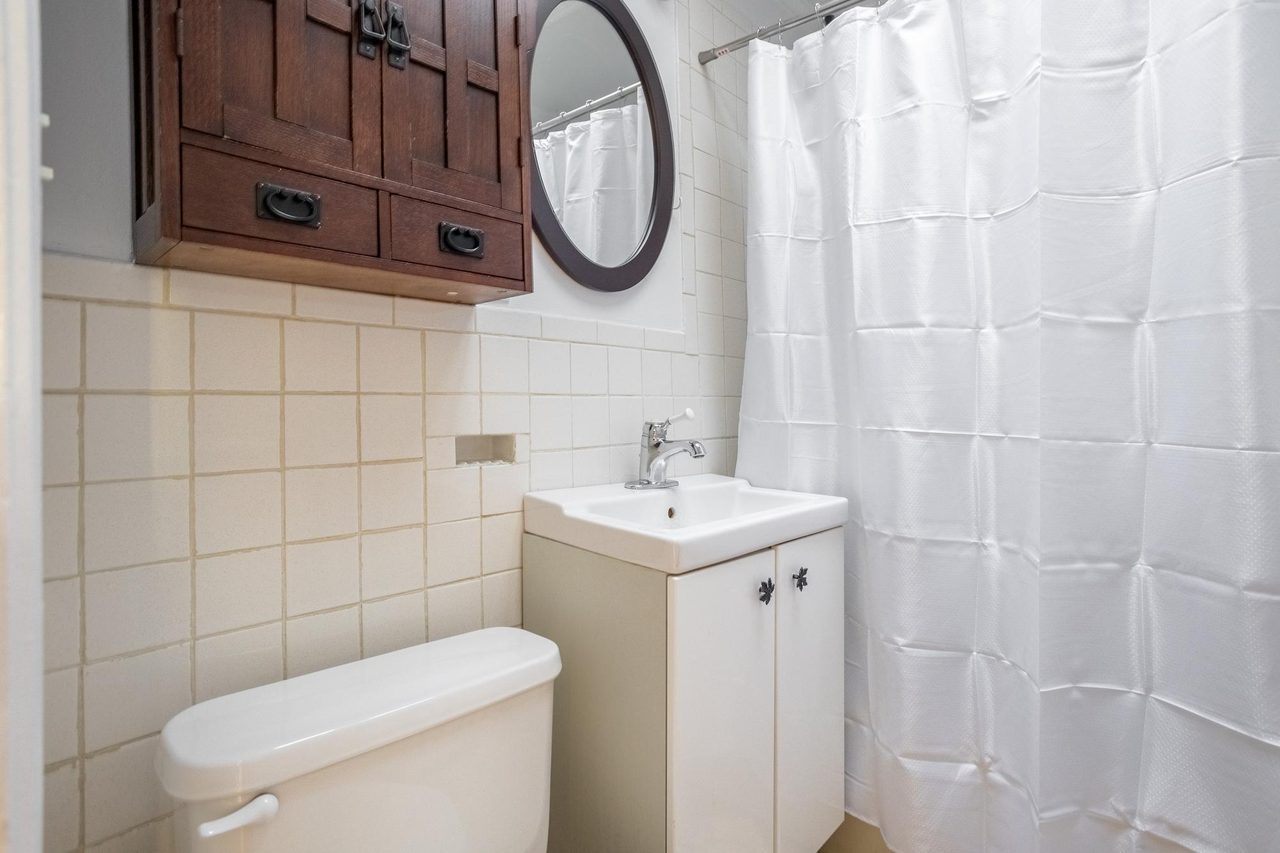 a room in Northwest Washington photo 4
