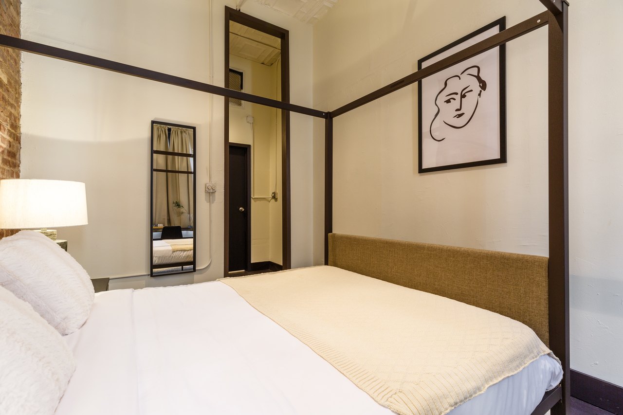 a room in West Village photo 2
