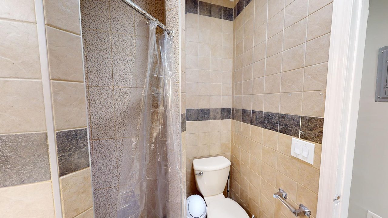 a room in Little Haiti photo 8