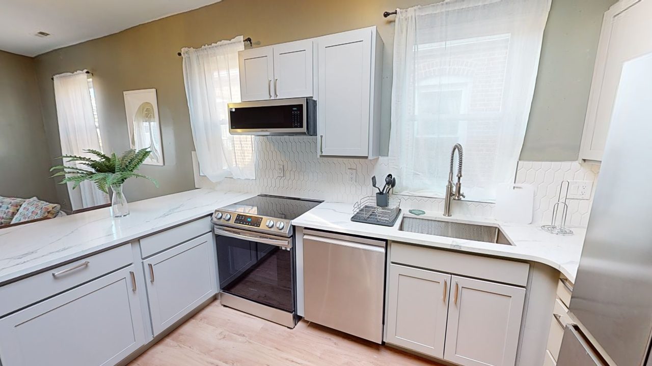a room in Northwest Washington photo 5