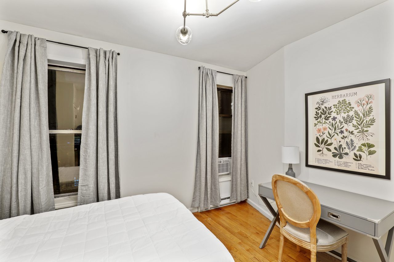 a room in Morningside Heights photo 3