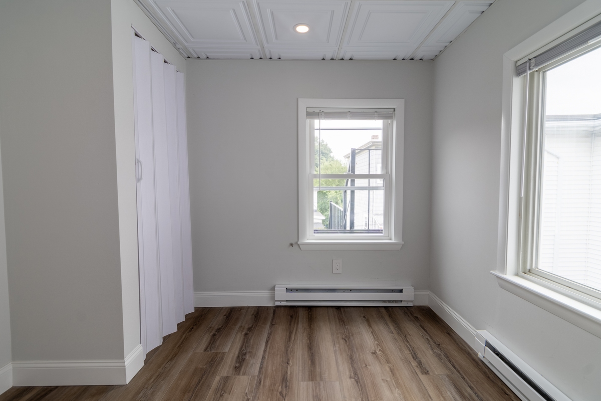 a room in East Somerville photo 5