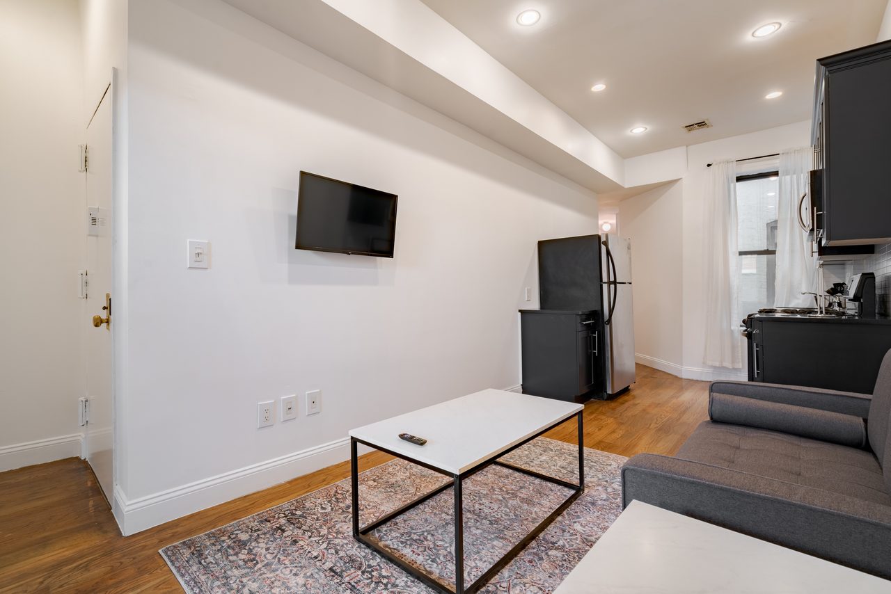 a room in Crown Heights photo 9